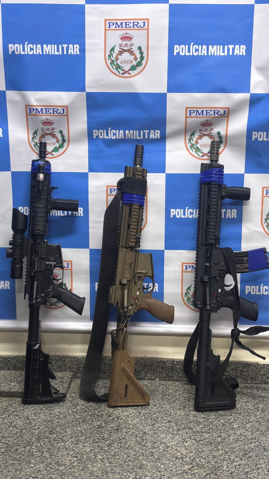 18º BPM apreendeu três fuzis durante operação policial na Comunidade Dois Irmãos 